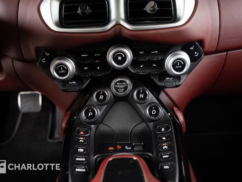 Used 2020 Aston Martin V8 Vantage Coupe image 27