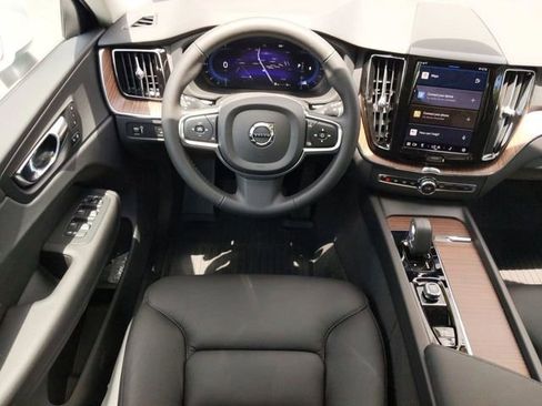 Used 2022 Volvo XC60 B5 Momentum w/ Advanced Package image 16