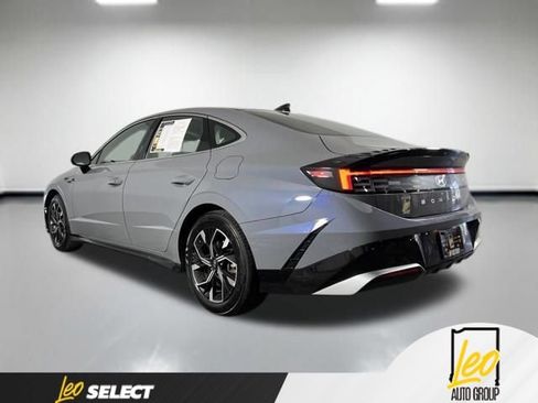 Used 2025 Hyundai Sonata SEL FWD image 2