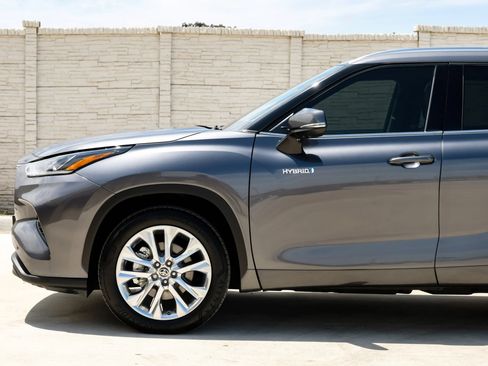 Used 2020 Toyota Highlander Limited FWD image 14