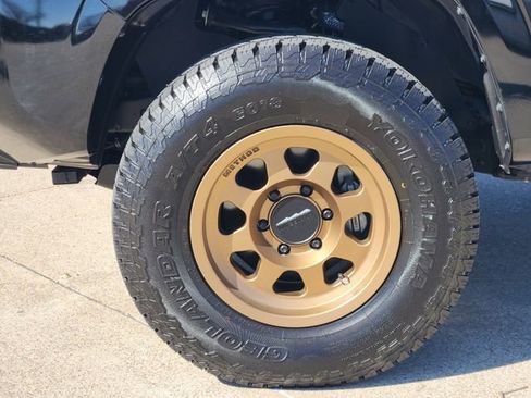 Used 2023 Toyota Tacoma SR image 8