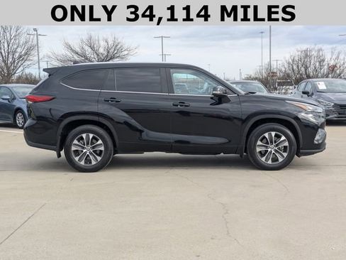 Used 2023 Toyota Highlander XLE image 4
