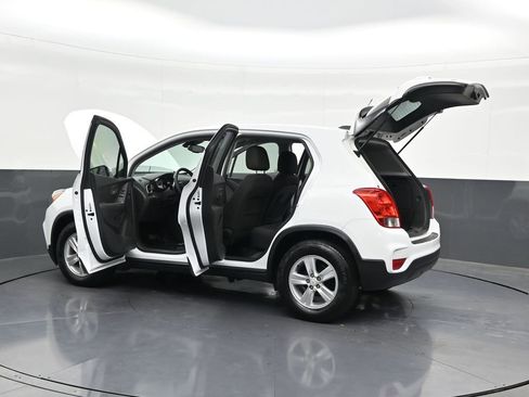 Used 2020 Chevrolet Trax LS FWD image 38
