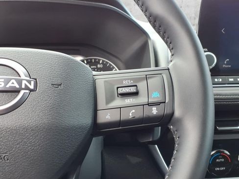 Used 2025 Nissan Rogue SV AWD/4WD image 23