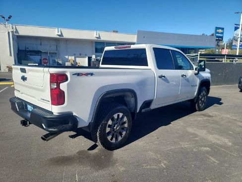 Used 2022 Chevrolet Silverado 2500 Custom w/ Custom Value Package image 8