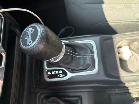 Used 2018 Jeep Wrangler Unlimited Sahara w/ Dual Top Group AWD/4WD image 5