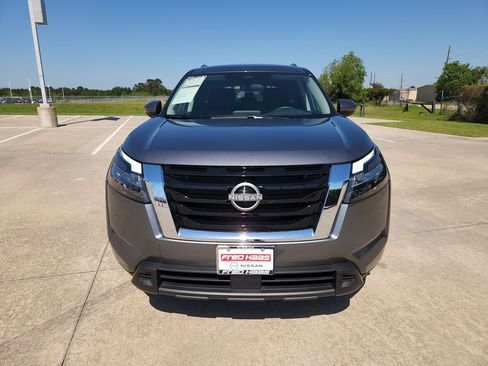 Used 2025 Nissan Pathfinder SV FWD image 9
