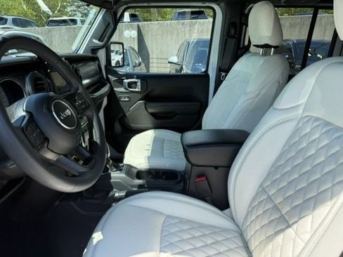 Used 2023 Jeep Wrangler Unlimited Sport AWD/4WD image 3