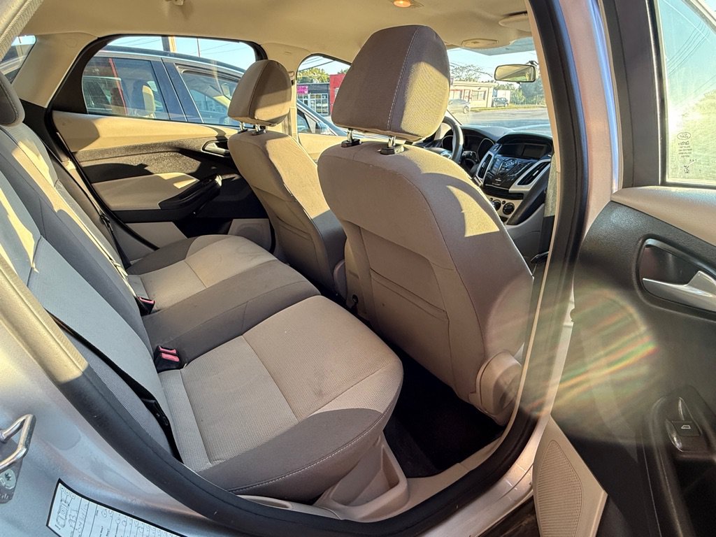 Used 2013 Ford Focus SE FWD image 7