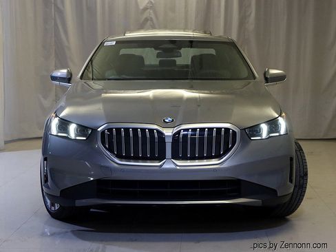 Used 2026 BMW 530i xDrive w/ Premium Package image 5