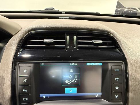 Used 2017 Jaguar XE Premium image 31