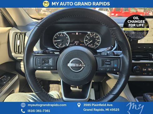 Used 2022 Nissan Pathfinder SL AWD/4WD image 13