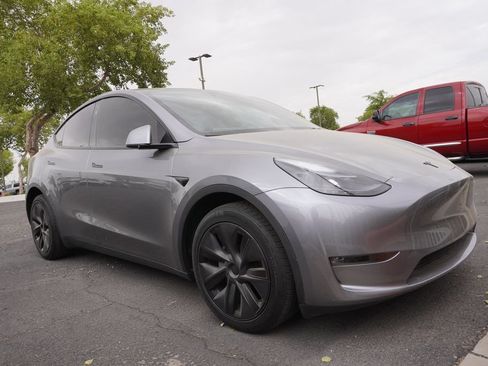 Used 2024 Tesla Model Y Long Range AWD/4WD image 5