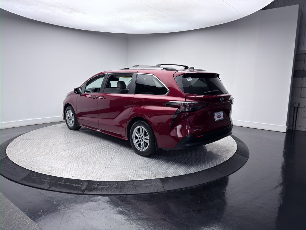 Used 2025 Toyota Sienna XLE w/ XLE Plus Package AWD/4WD image 7
