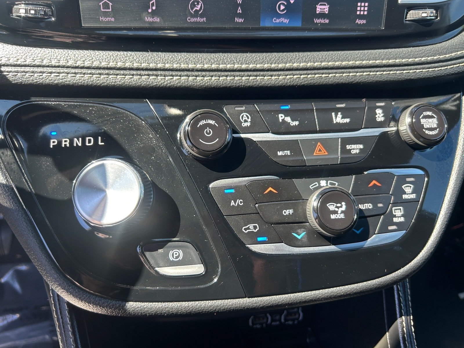 Used 2025 Chrysler Pacifica Limited FWD image 23