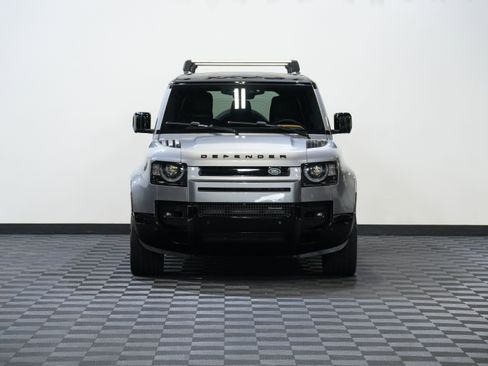 Used 2023 Land Rover Defender 130 X-Dynamic SE AWD/4WD image 4