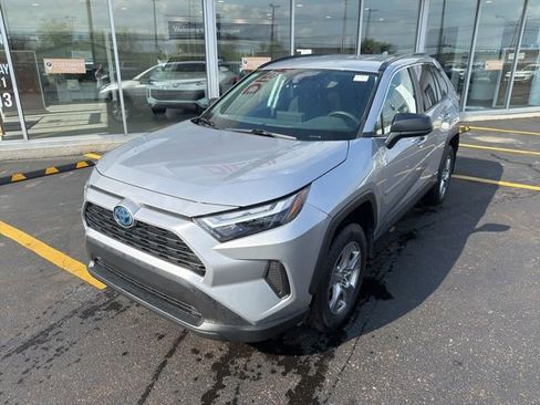 Used 2023 Toyota RAV4 LE AWD/4WD image 13
