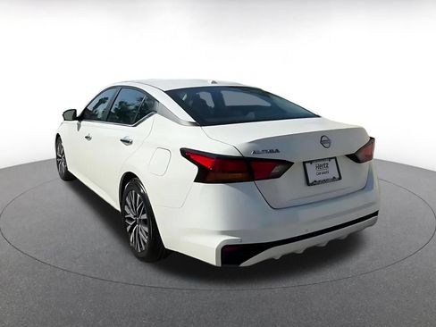 Used 2025 Nissan Altima 2.5 SV FWD image 10