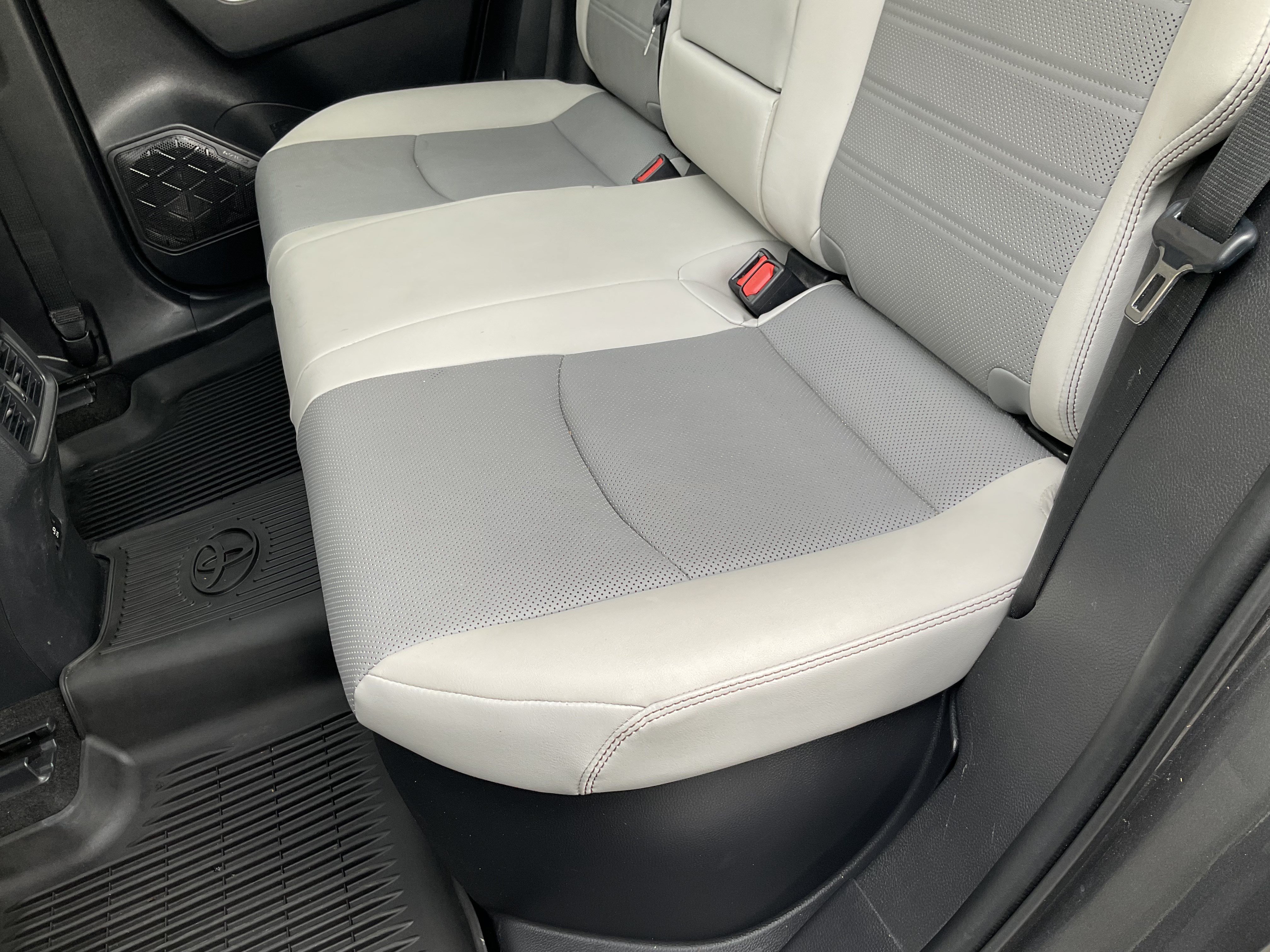 Used 2021 Toyota RAV4 Limited AWD/4WD image 39