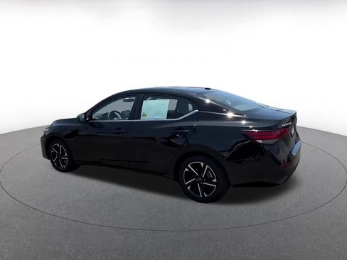 Used 2025 Nissan Sentra SV FWD image 9