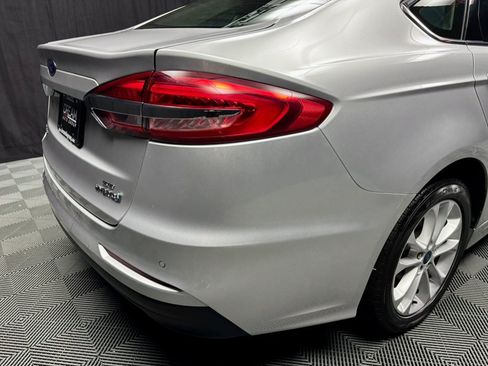 Used 2019 Ford Fusion SE FWD image 13