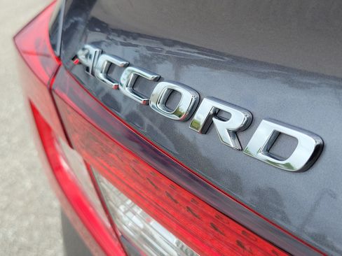 Used 2021 Honda Accord Touring image 9