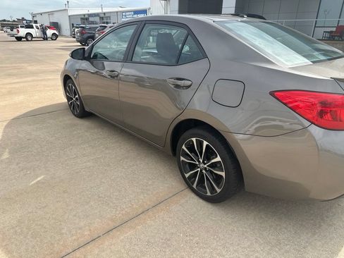 Used 2018 Toyota Corolla SE w/ SE Premium Package FWD image 29