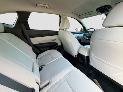 Certified 2025 Hyundai Tucson SE FWD image 25