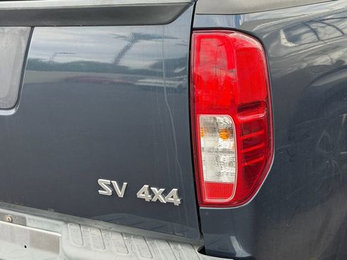 Used 2018 Nissan Frontier SV image 12