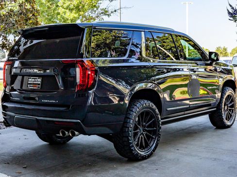Used 2023 GMC Yukon Denali Ultimate AWD/4WD image 8
