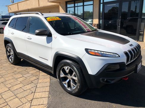 Used 2016 Jeep Cherokee Trailhawk w/ Leather Interior Group image 7