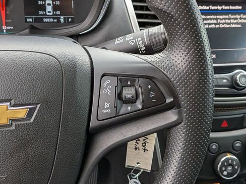 Used 2021 Chevrolet Trax LT AWD/4WD image 18