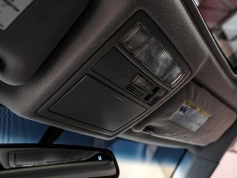 Used 2010 Toyota Camry SE FWD image 33
