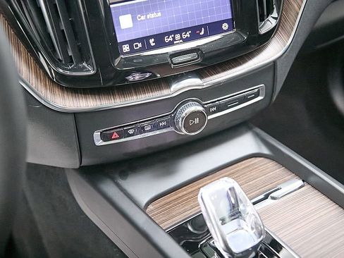 Certified 2023 Volvo XC60 B5 Ultimate image 17