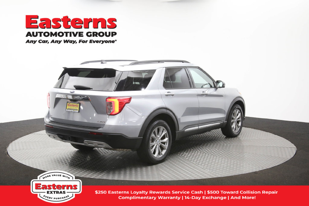 Used 2023 Ford Explorer XLT w/ Equipment Group 202A AWD/4WD image 43