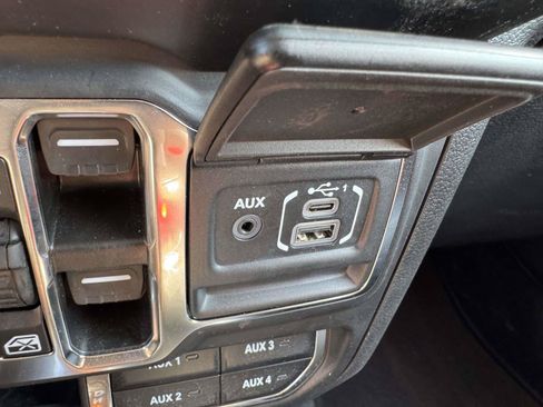 Used 2022 Jeep Wrangler Unlimited Sahara AWD/4WD image 35