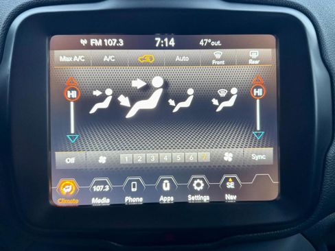 Used 2023 Jeep Renegade Trailhawk image 12