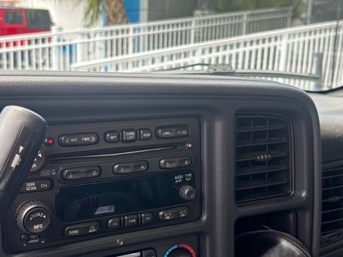 Used 2006 Chevrolet Silverado 1500 LT w/ Onstar Plus Package RWD image 10