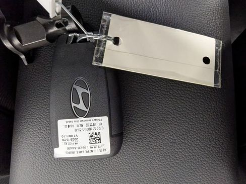 Certified 2025 Hyundai Elantra SE FWD image 30