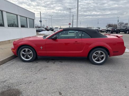 Used 2006 Ford Mustang Convertible image 3