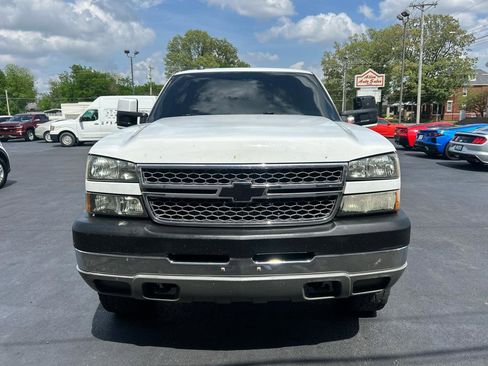 Used 2005 Chevrolet Silverado 2500 LS w/ Heavy-Duty Power Package image 2