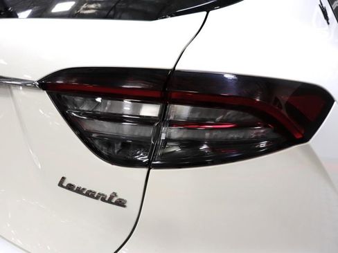 Used 2022 Maserati Levante Modena image 8