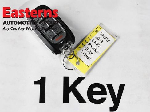 Used 2023 Chrysler Pacifica Touring-L FWD image 25