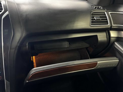 Used 2018 Ford Explorer Platinum AWD/4WD image 31