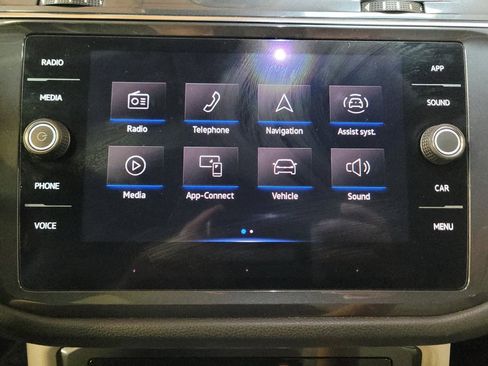Used 2022 Volkswagen Tiguan SE FWD image 25