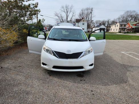 Used 2014 Toyota Sienna LE image 8