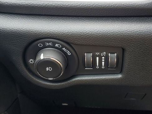 New 2026 Chrysler Pacifica Select image 33