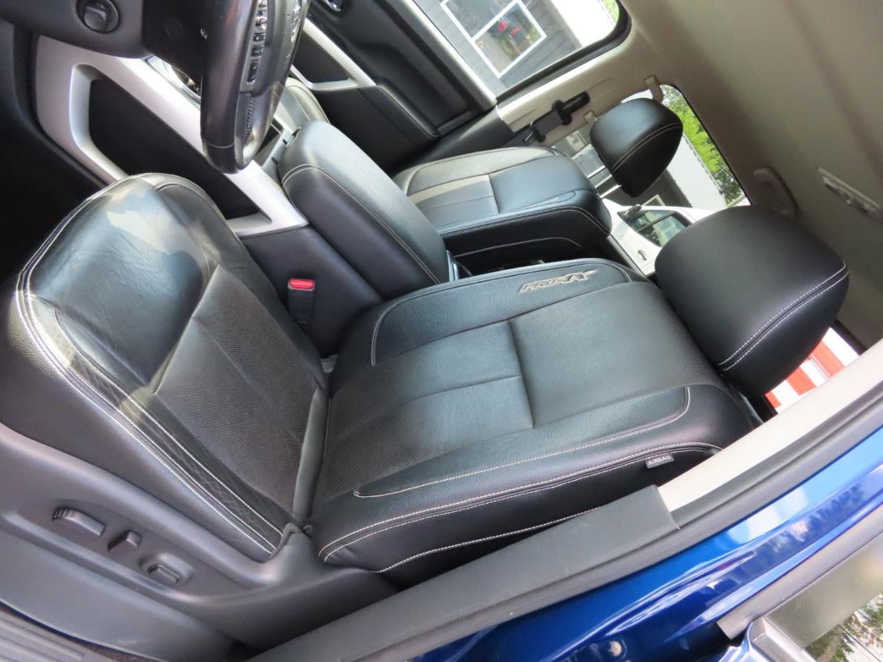 Used 2019 Nissan Titan PRO-4X w/ Pro-4x Convenience Package AWD/4WD image 31