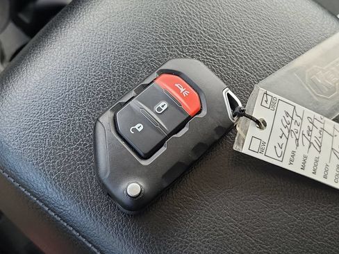 Used 2025 Jeep Wrangler Unlimited Sport AWD/4WD image 24