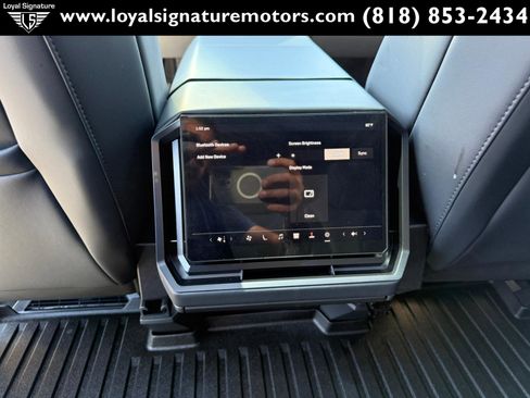 Used 2024 Tesla Cybertruck AWD Crew Cab image 15